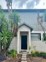 1 W Reynolds St in Plant City, FL - Building Photo