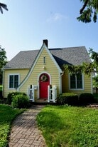 307 Liberty St in Pella, IA - Building Photo