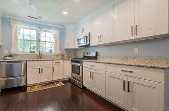18 Dale St, Unit 4B in Andover, MA - Building Photo - Building Photo