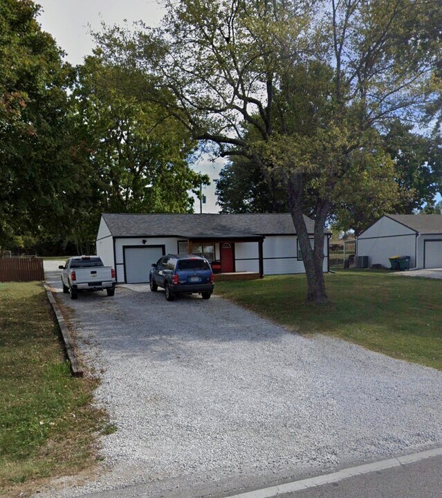 18619 S State Route D in Belton, MO - Building Photo