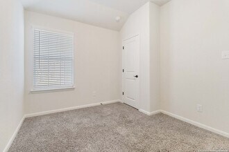 13822 Enzo Gate in San Antonio, TX - Foto de edificio - Building Photo