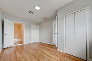 9709 Fairland Dr in Houston, TX - Building Photo