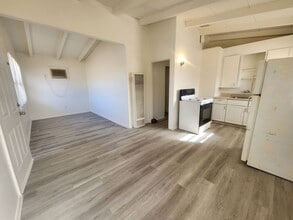 6667 Desert Queen Ave in Twentynine Palms, CA - Building Photo - Building Photo