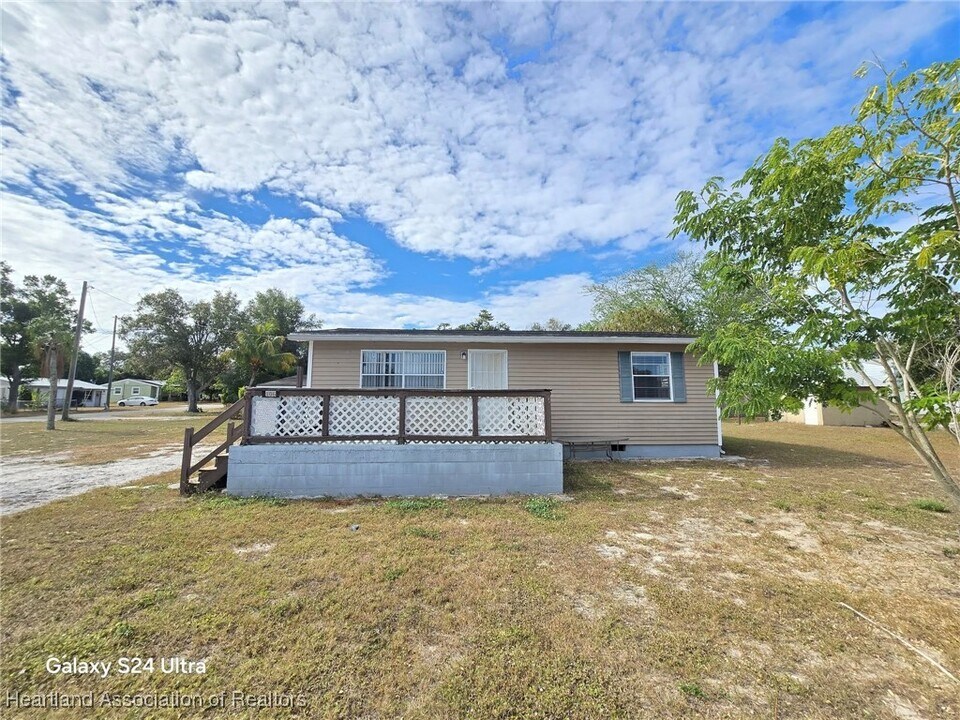 106 Lake Rachard Dr in Lake Placid, FL - Building Photo