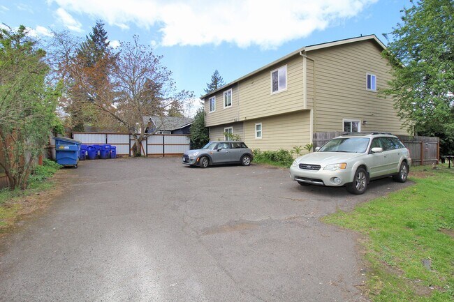 7630 SE Woodstock Blvd in Portland, OR - Building Photo - Building Photo