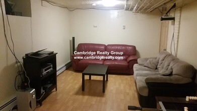 62 Pleasant St, Unit 1A in Cambridge, MA - Building Photo - Building Photo