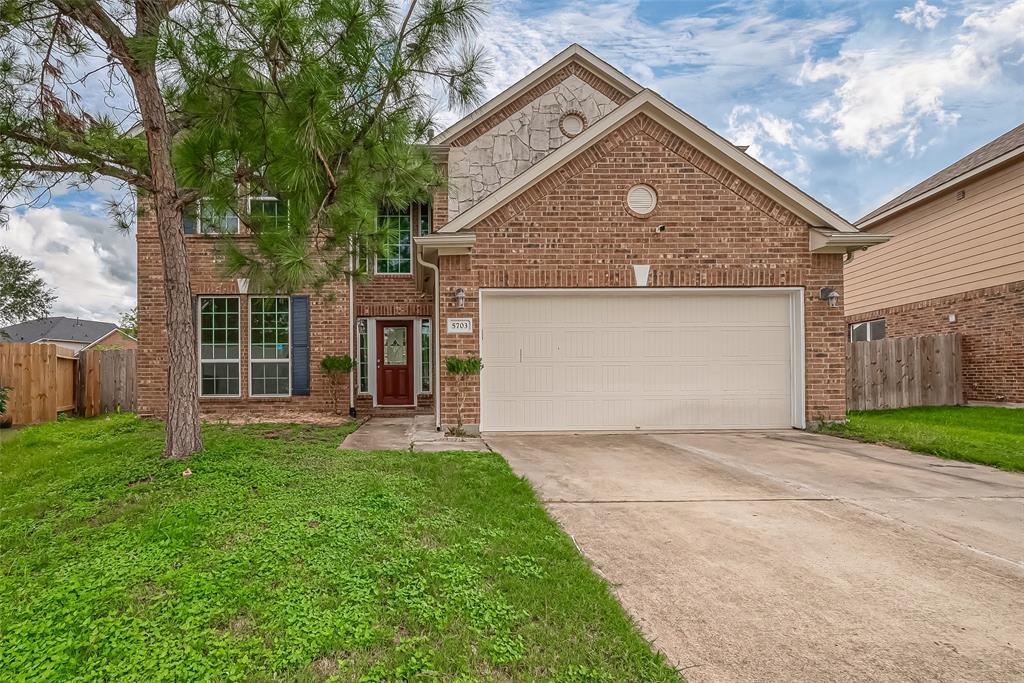 5703 Langham Dawn Ln in Houston, TX - Building Photo