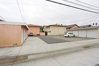 4061 Green Ave in Los Alamitos, CA - Building Photo - Building Photo