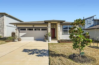 7716 Linnie Ln in Austin, TX - Foto de edificio - Building Photo