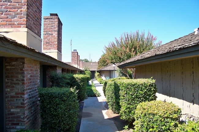 Del Mar North Apartments in Fresno, CA - Building Photo - Building Photo