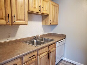 423 E Fountain Pl in Manitou Springs, CO - Building Photo - Building Photo