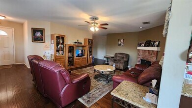 6613 Longleaf Ln in Denton, TX - Building Photo - Building Photo