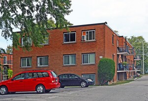Pearson Park Condos in St Catharines, ON - Building Photo