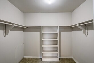 Hillsdale Manor in Baltimore, MD - Building Photo - Building Photo