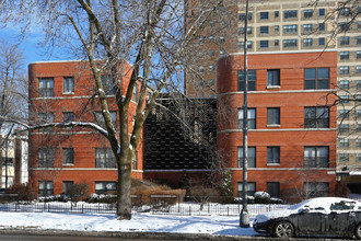 7425 N Sheridan Rd in Chicago, IL - Building Photo - Building Photo