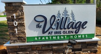 The Village at Iris Glen in Conyers, GA - Foto de edificio - Building Photo