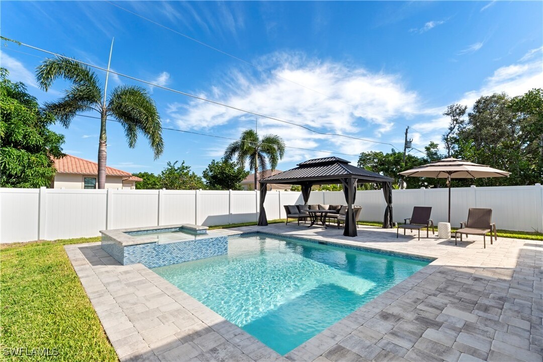 543 107th Ave N in Naples, FL - Building Photo