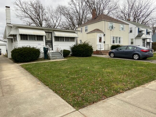 301 E 248th St in Euclid, OH - Building Photo - Building Photo