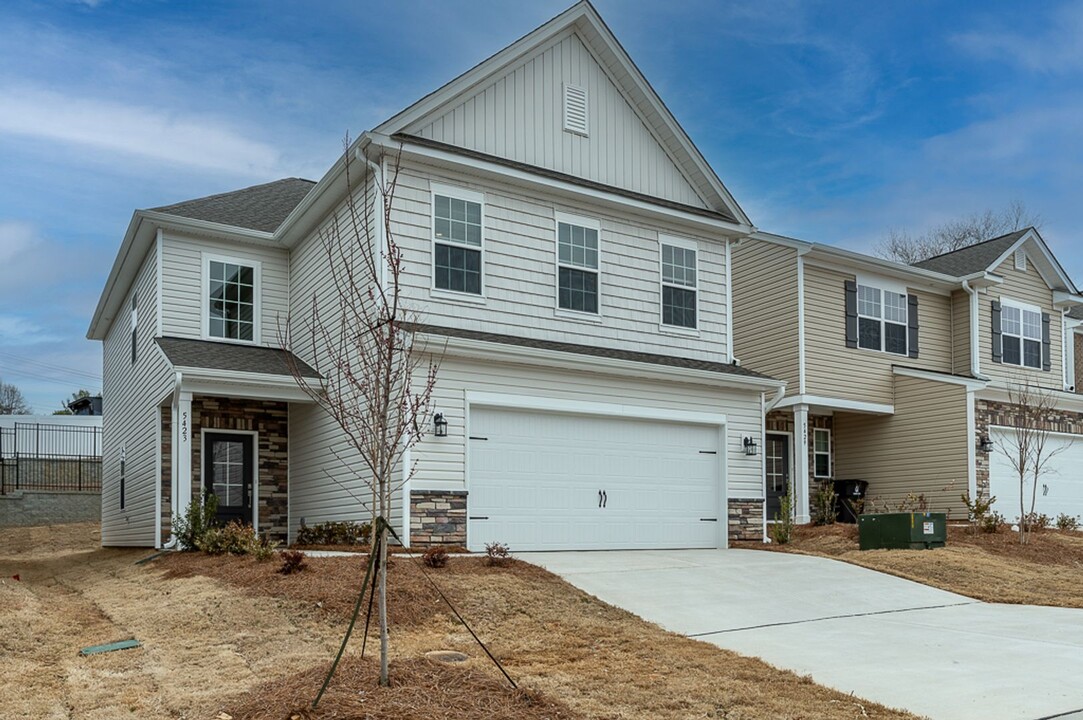 5423 Hydrangea St in Winston-Salem, NC - Building Photo