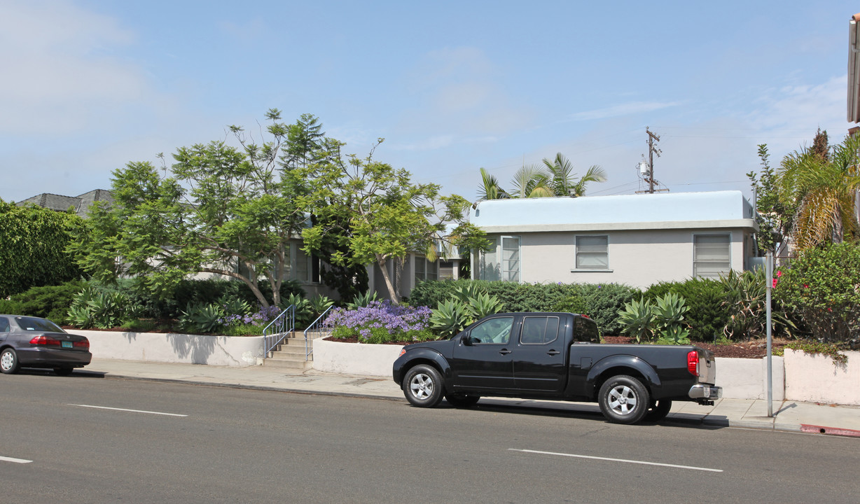 4052-4062 Front St in San Diego, CA - Building Photo