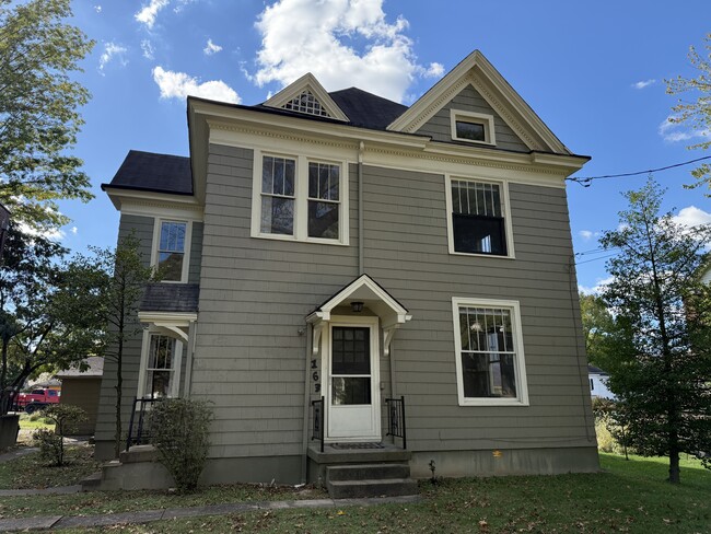 165 Edgwood St, Unit 2nd Floor in Wheeling, WV - Foto de edificio - Building Photo