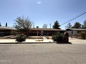 2801 Hawick Rd in El Paso, TX - Building Photo