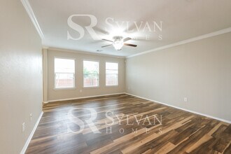 6801 Plains Crest Dr in Austin, TX - Building Photo - Building Photo