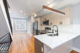 2821 Livingston St in Philadelphia, PA - Building Photo - Building Photo