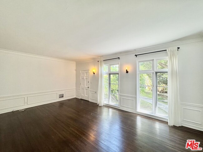 property at 1401 Laurel Ave
