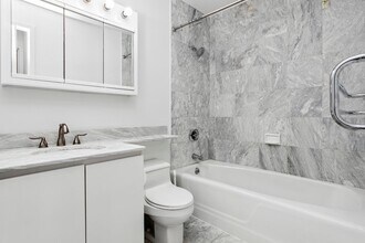 275 Greenwich St-Unit -2F in New York, NY - Building Photo - Building Photo