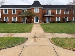 1620 Camellia Dr, Unit B2 in Munster, IN - Building Photo - Building Photo