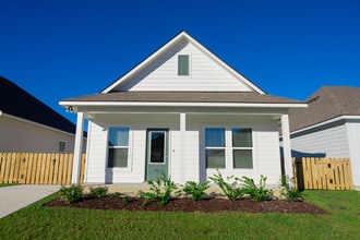 Cypress Point Cottages in Gonzales, LA - Building Photo - Building Photo