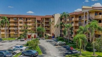 3905 N Nob Hill Rd in Sunrise, FL - Building Photo