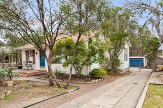 427 Corona Ave in San Antonio, TX - Building Photo - Building Photo