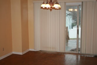 1232 Montrose Ave, Unit 11R in Morgantown, WV - Foto de edificio - Building Photo