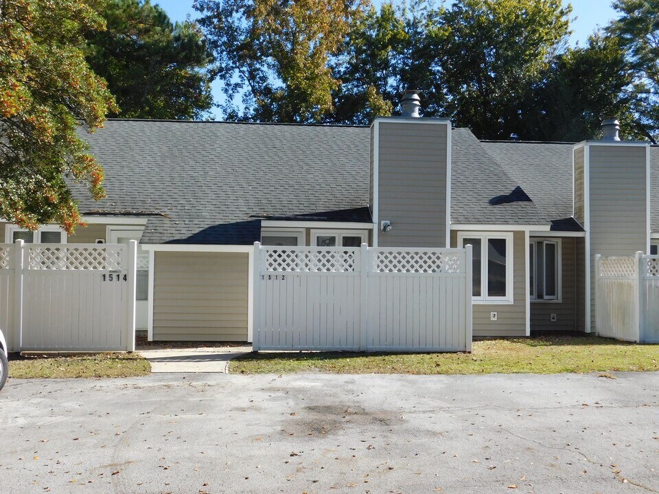1512 College Way in New Bern, NC - Building Photo