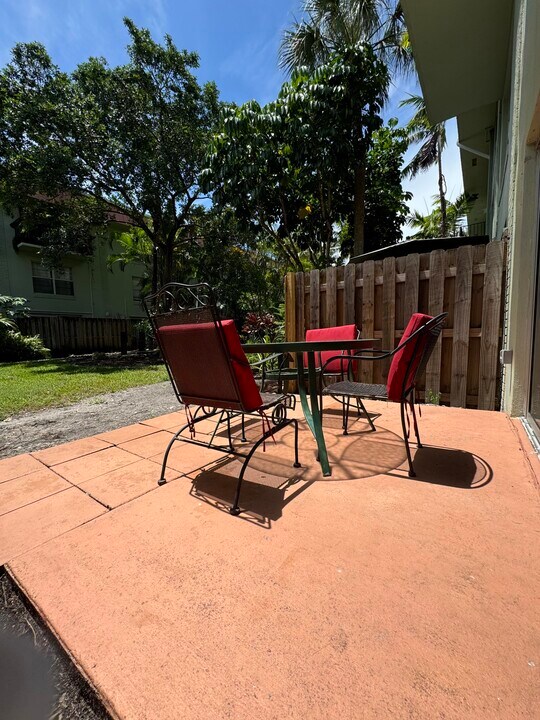 801 W Oakland Park Blvd in Oakland Park, FL - Building Photo