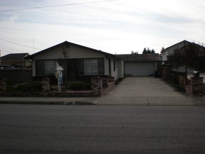 642-650 Folsom Ave in Hayward, CA - Foto de edificio - Building Photo