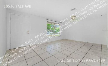 18536 Yale Ave in Port Charlotte, FL - Foto de edificio - Building Photo