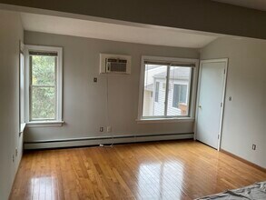 157 Woodland Dr in Cromwell, CT - Building Photo - Building Photo