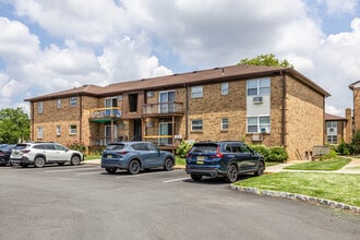 Edison and Blueberry Village in Edison, NJ - Building Photo - Building Photo