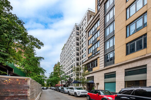 420 E 51st St in New York, NY - Building Photo