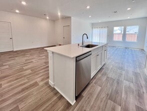 6077 E Robinson Ave in Fresno, CA - Building Photo - Building Photo