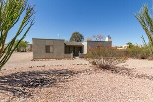 7880 S Ave De Pina in Tucson, AZ - Building Photo