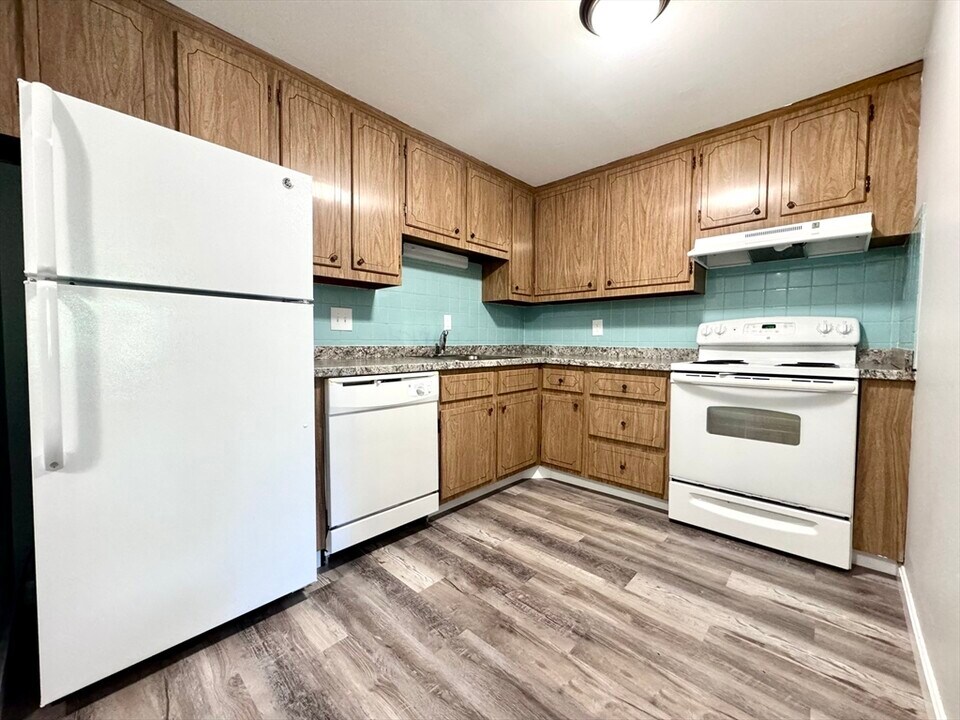 15 Old Colony Ln in Arlington, MA - Building Photo