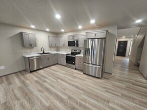 711 Dakota-Unit -711 N Dakota in Dell Rapids, SD - Building Photo - Building Photo