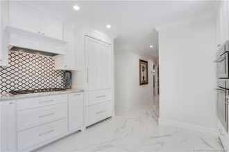 24 Emarita Way in Sewalls Point, FL - Foto de edificio - Building Photo