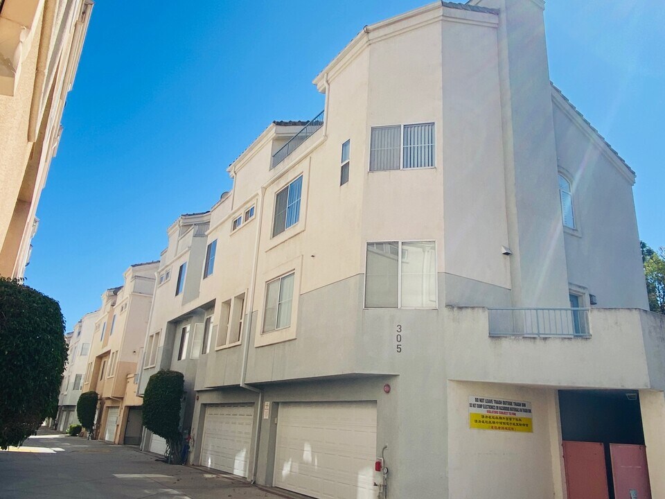 305 W Newby Ave, Unit J in San Gabriel, CA - Building Photo