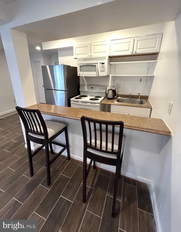 7726 Seven Locks Rd in Bethesda, MD - Building Photo - Building Photo