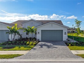 8735 Catamaran Dr in Naples, FL - Building Photo